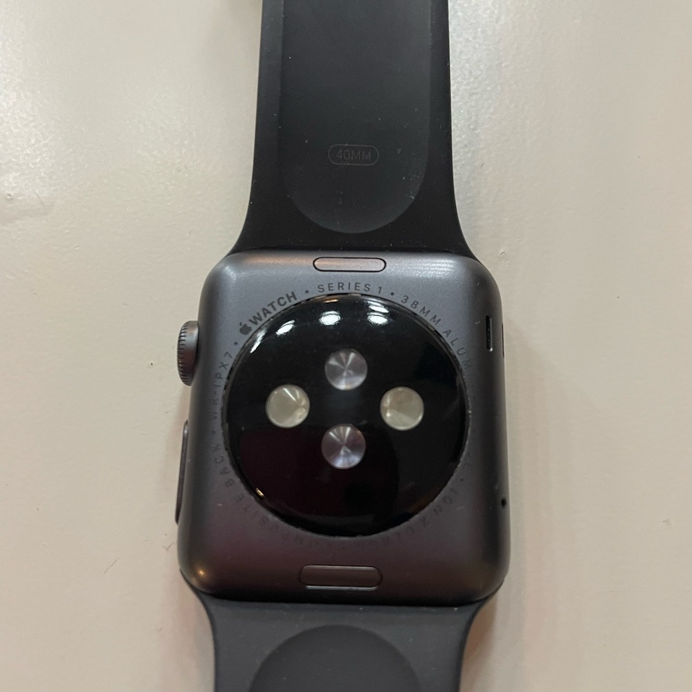 apple watch series 1 comes with band no charger